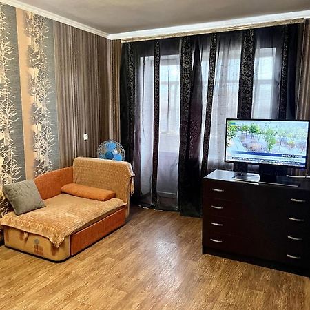 צ'רניהיב Апартаменты В Самом Центре Прпобеды 90 מראה חיצוני תמונה